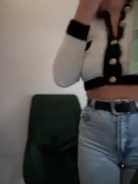 Snapshot of HotXMom chatting on January 22, 2025, 4:44 am HotXMom online show from January 22, 2025, 4:44 am