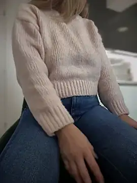 Snapshot of HotXMom chatting on January 23, 2025, 7:54 am HotXMom online show from January 23, 2025, 7:54 am