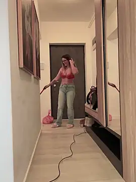 Snapshot of HotXMom chatting on February 6, 2025, 11:10 am HotXMom online show from February 6, 2025, 11:10 am