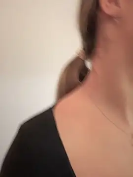 Snapshot of HotXMom chatting on February 7, 2025, 4:27 am HotXMom online show from February 7, 2025, 4:27 am