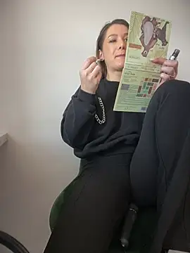 Snapshot of HotXMom chatting on February 24, 2025, 7:33 am HotXMom online show from February 24, 2025, 7:33 am