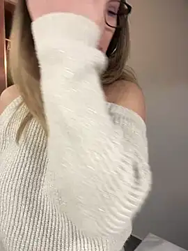 Snapshot of HotXMom chatting on March 1, 2025, 4:47 am HotXMom online show from March 1, 2025, 4:47 am