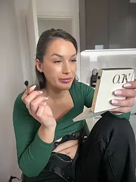 Snapshot of HotXMom chatting on March 19, 2025, 7:40 am HotXMom online show from March 19, 2025, 7:40 am