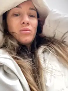 Snapshot of HotXMom chatting on October 9, 2025, 5:49 am HotXMom online show from October 9, 2025, 5:49 am