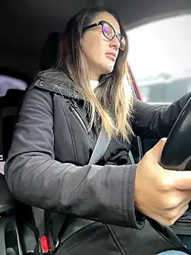 HotXMom online show from November 18, 2025, 6:51 am