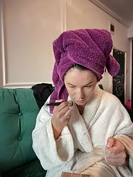 HotXMom online show from February 12, 2026, 7:58 am