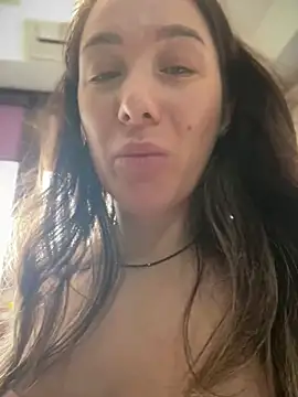 HotXMom online show from May 19, 2026, 5:58 am