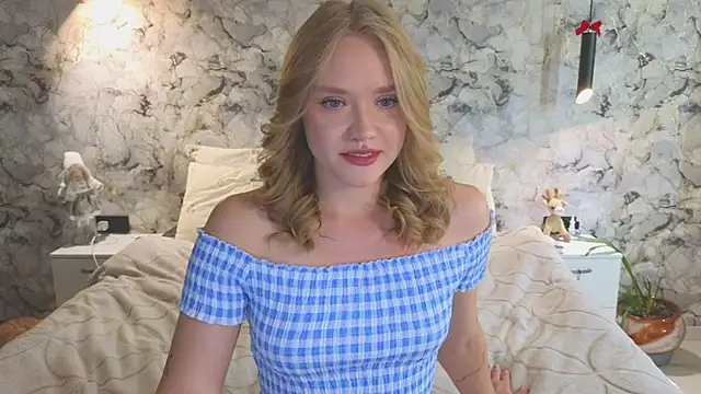 Snapshot of Aurora_Golden1 chatting on July 9, 2026, 2:59 am Aurora Golden1 online show from July 9, 2026, 2:59 am