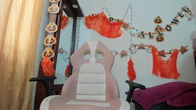 jessica hot 28 online show from October 30, 2025, 6:19 pm