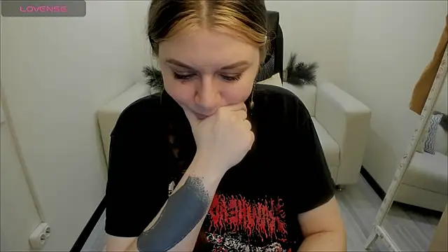 AlisaBacker online show from December 28, 2024, 2:22 am