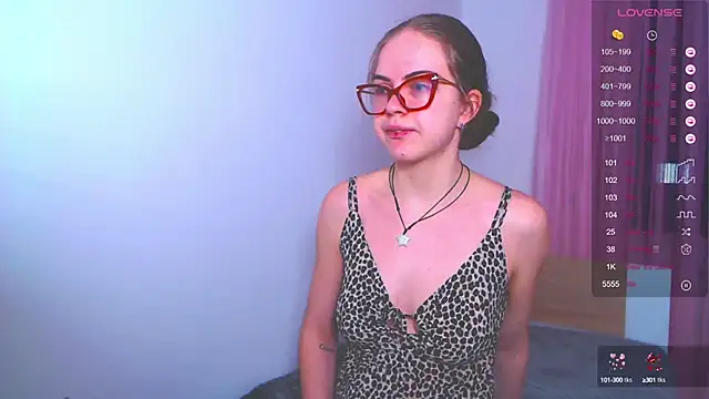 Snapshot of Sarah_HS chatting on March 13, 2025, 4:23 pm Sarah HS online show from March 13, 2025, 4:23 pm