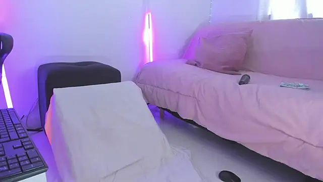 ImBlackEyes online show from April 7, 2026, 1:44 pm