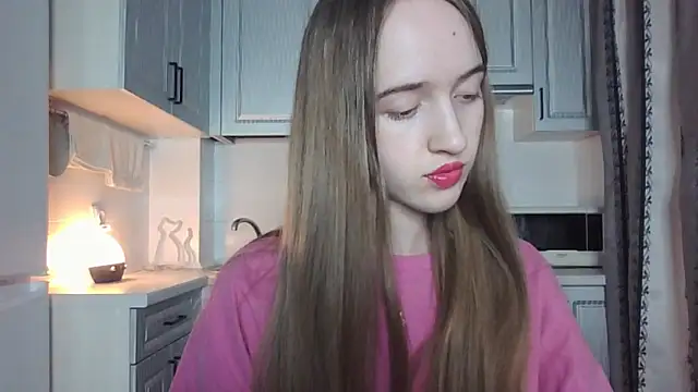 Snapshot of leslie_my_lovee chatting on October 4, 2025, 8:40 pm leslie my lovee online show from October 4, 2025, 8:40 pm