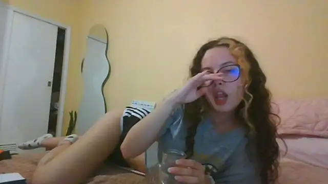 frikigyal online show from January 19, 2025, 2:36 am