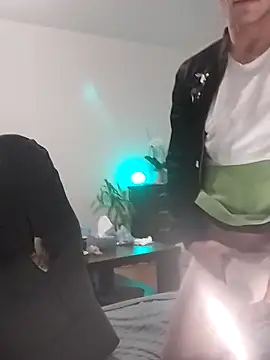 Snapshot of Kamien32 chatting on December 22, 2025, 9:45 pm Kamien32 online show from December 22, 2025, 9:45 pm