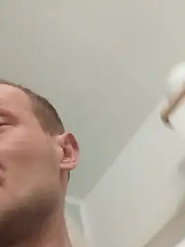 Snapshot of Kamien32 chatting on February 8, 2026, 8:45 pm Kamien32 online show from February 8, 2026, 8:45 pm