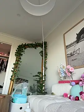 aus queen online show from April 21, 2026, 9:50 pm