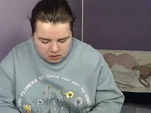 so shy online show from September 28, 2025, 6:52 am