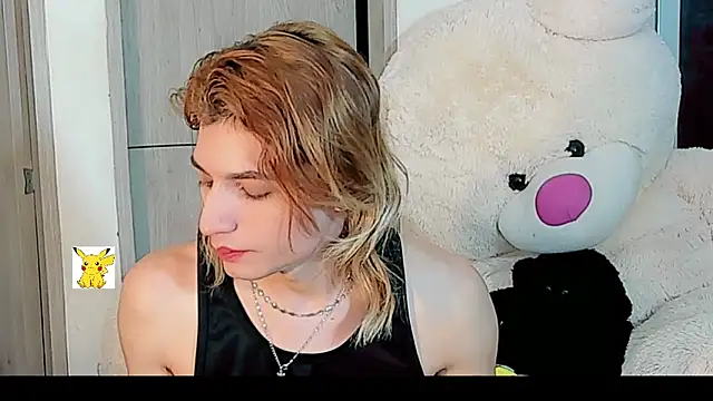 Snapshot of honey_skin chatting on December 28, 2024, 8:47 pm honey skin online show from December 28, 2024, 8:47 pm