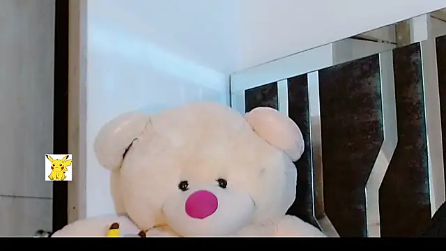 Snapshot of honey_skin chatting on February 4, 2025, 10:13 pm honey skin online show from February 4, 2025, 10:13 pm