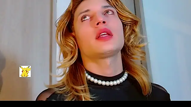 Snapshot of honey_skin chatting on February 12, 2025, 8:16 am honey skin online show from February 12, 2025, 8:16 am