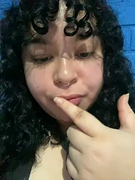 Kimberliprivv online show from April 6, 2026, 5:25 pm