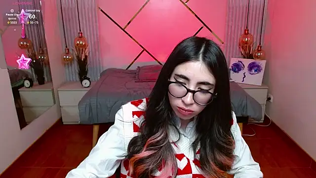 LenaRoses online show from June 3, 2026, 8:25 pm