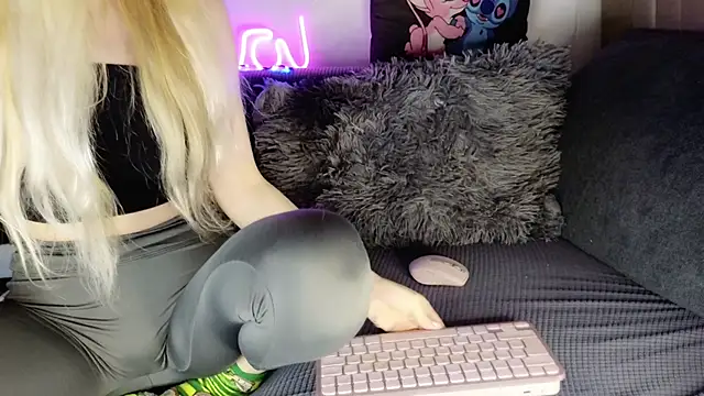 nicollewetpussy online show from February 1, 2025, 10:55 pm