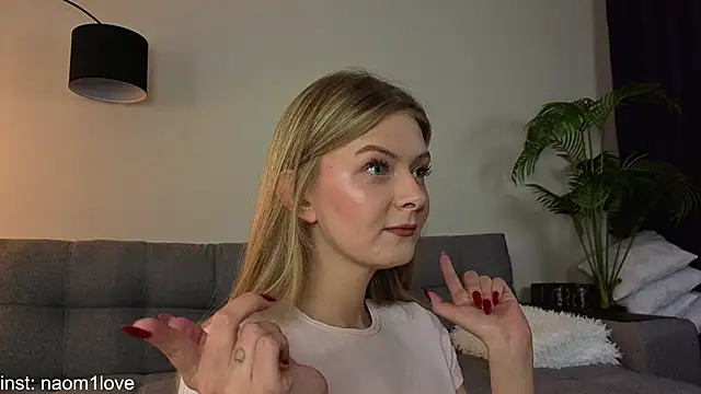 Naomi Girly online show from October 20, 2025, 2:06 pm