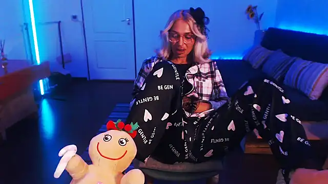 beauty chl0e online show from December 12, 2024, 8:53 pm