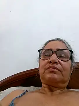 Snapshot of _candi chatting on April 8, 2026, 3:45 pm candi online show from April 8, 2026, 3:45 pm