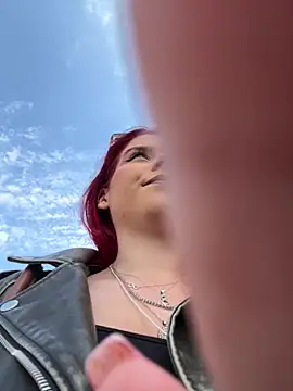 RiriRoseey online show from April 17, 2026, 7:55 am