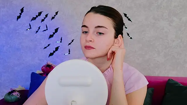 Miss Arwen online show from October 14, 2025, 3:51 am