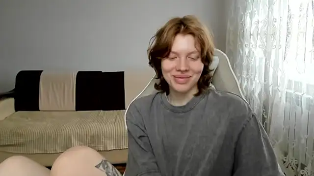 StellaDavis online show from April 5, 2026, 9:06 am