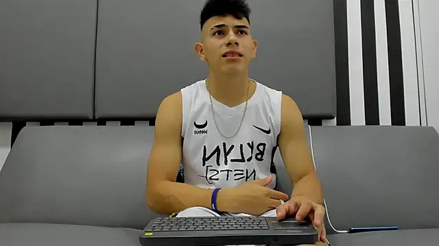 andrew rose  online show from February 4, 2025, 2:39 am