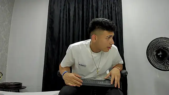 andrew rose  online show from February 21, 2025, 4:40 am