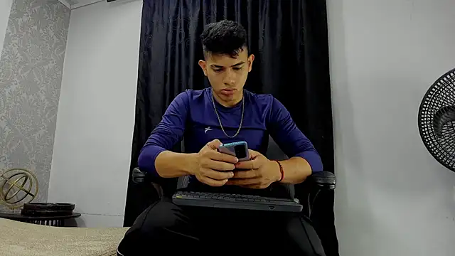 andrew rose  online show from March 12, 2025, 1:08 pm