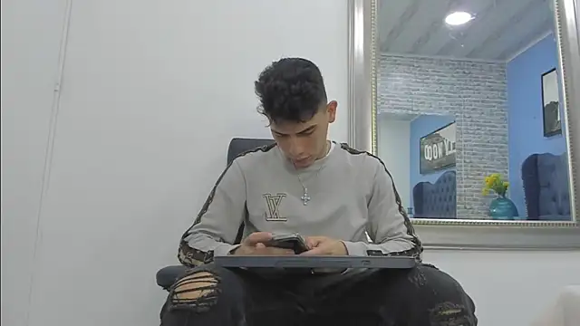 andrew rose  online show from October 9, 2025, 3:59 am