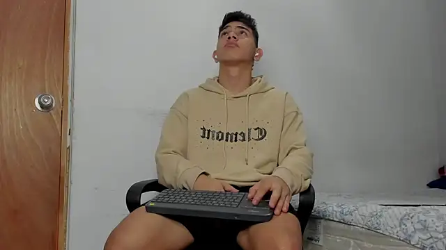 andrew rose  online show from March 27, 2026, 3:34 pm