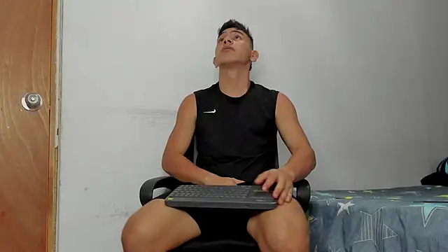 andrew rose  online show from April 4, 2026, 7:44 pm