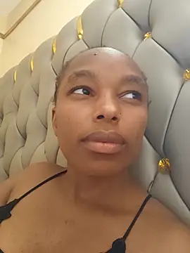 Snapshot of Missthigh chatting on February 13, 2026, 12:12 pm Missthigh online show from February 13, 2026, 12:12 pm