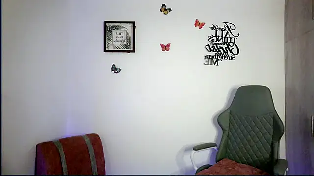 Snapshot of Nala_j8 chatting on April 15, 2026, 7:58 pm Nala j8 online show from April 15, 2026, 7:58 pm