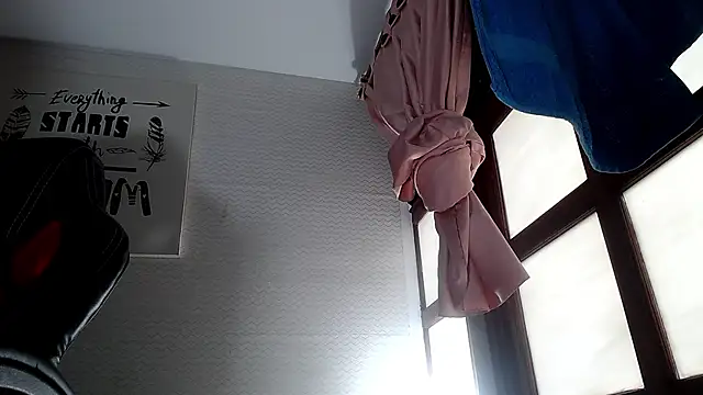 Lina23  online show from April 16, 2026, 1:45 pm