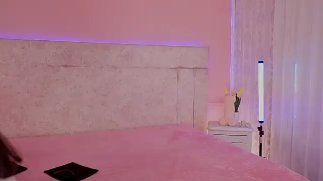 VeronicaMartiin online show from April 3, 2026, 7:12 pm