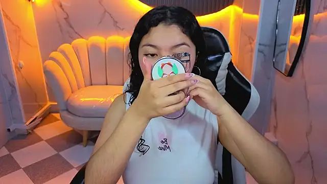 victoria castillo b online show from February 3, 2026, 7:52 pm