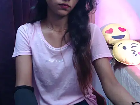 Angel kiyara online show from October 7, 2025, 8:06 pm