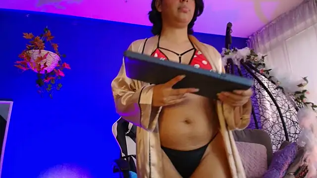 Emmapark  online show from April 8, 2026, 7:14 pm