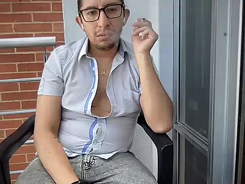 littlelatinhunter online show from June 1, 2026, 7:04 pm