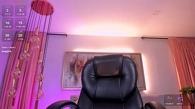 RoxanneHill  online show from January 28, 2025, 5:56 pm