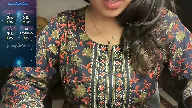 Snapshot of Spice-Summi chatting on December 27, 2024, 2:43 pm Spice-Summi online show from December 27, 2024, 2:43 pm